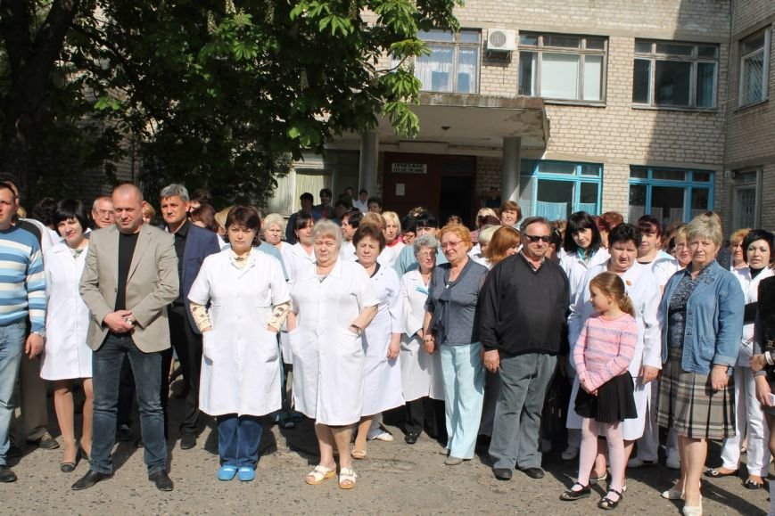 В Николаевке высадили «Сад мира» и подписали меморандум о старте проекта по ремонту Славянской районной больницы (фото) - фото 1