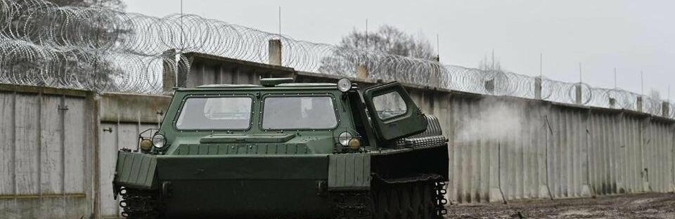 Україна на кордоні з білоруссю встановлює залізобетонний паркан
