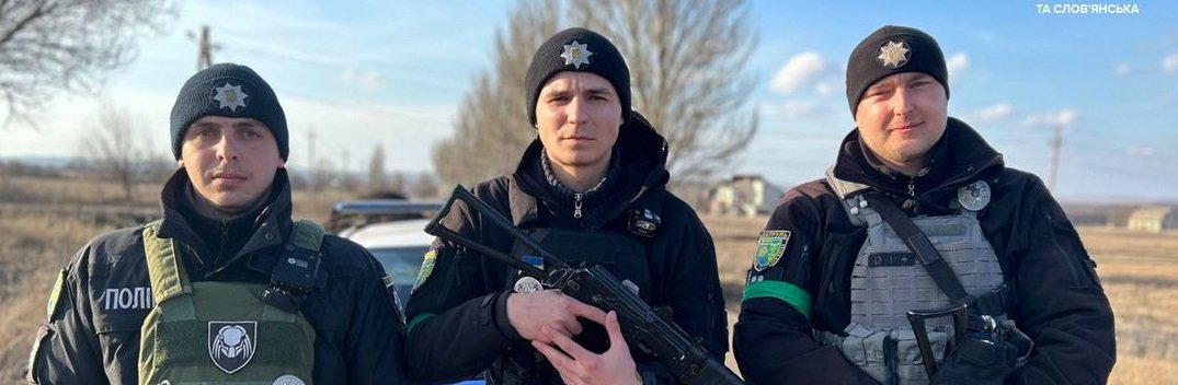 У Слов'янську поліцейські та медики допомогли бабусі вибратися з власної квартири