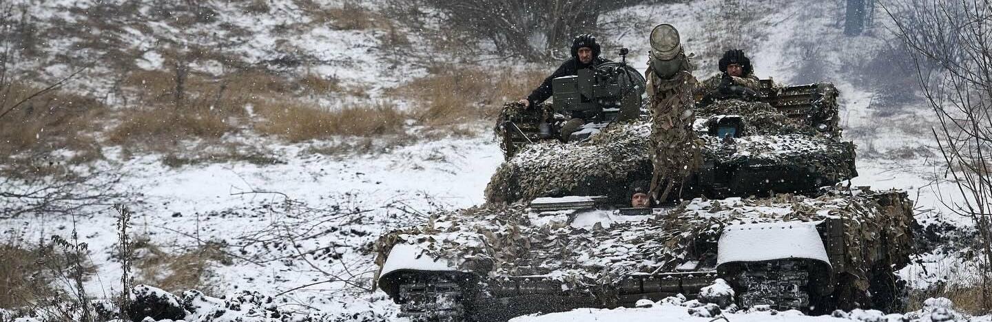 Пошкоджена залізнична колія та будинки. Хроніка великої війни: 14 грудня
