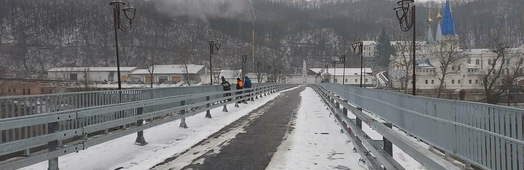 У Святогірську триває ремонт мосту до Лаври