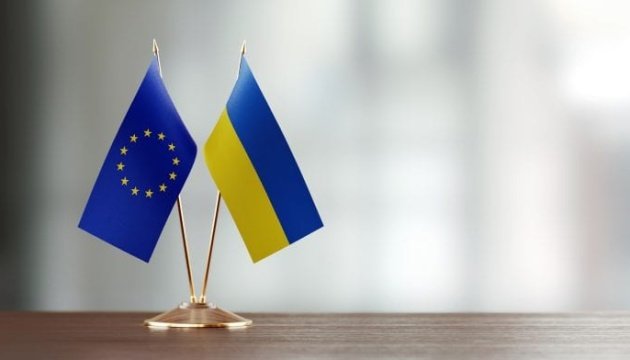 Чому Україні потрібен статус в кандидати ЄС і що це дасть  