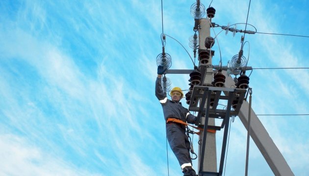 Енергетики за добу відновили електропостачання у 9 населених пунктах Донеччини