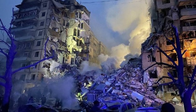Кількість загиблих унаслідок ракетного удару росіян по Дніпру зросла до 21