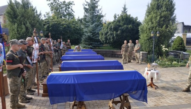 У Полтаві попрощалися із загиблими на Донеччині екіпажами Мі-8