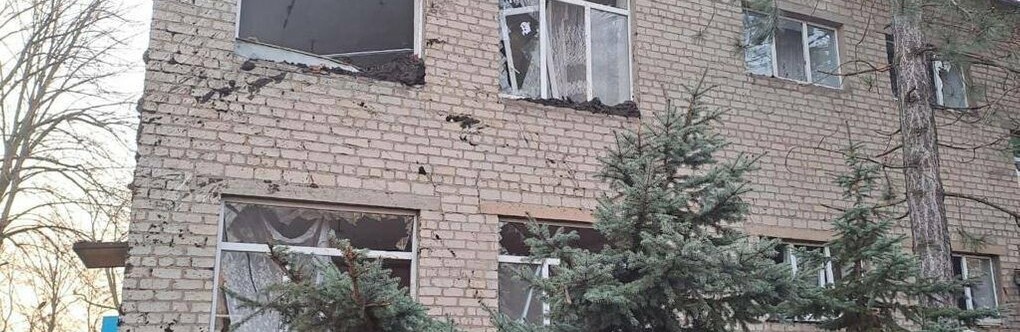 Російські військові обстріляли медичний заклад Краматорська - ФОТО