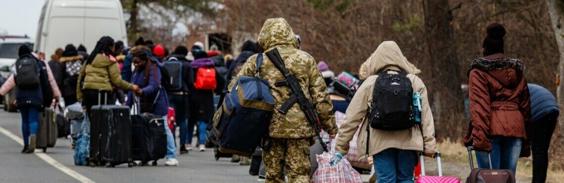 Грошові виплати вимушені переселенці зможуть отримувати прямо на вокзалі