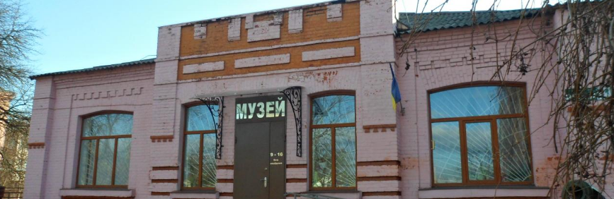 На Донеччині від початку війни евакуювали експонати 17 музеїв із 36
