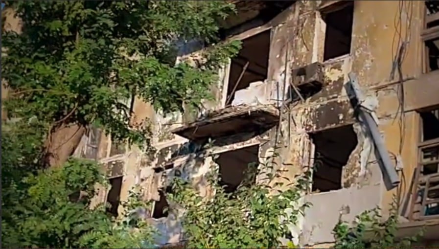 Загарбники не прибирають тіла загиблих з-під завалів будинків у Маріуполі