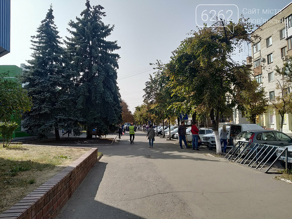 У центрі Слов'янська без дозволу встановили куби з політагі..., фото-2 У центрі Слов'янська без дозволу встановили куби з політагітацією - міська рада, фото-2