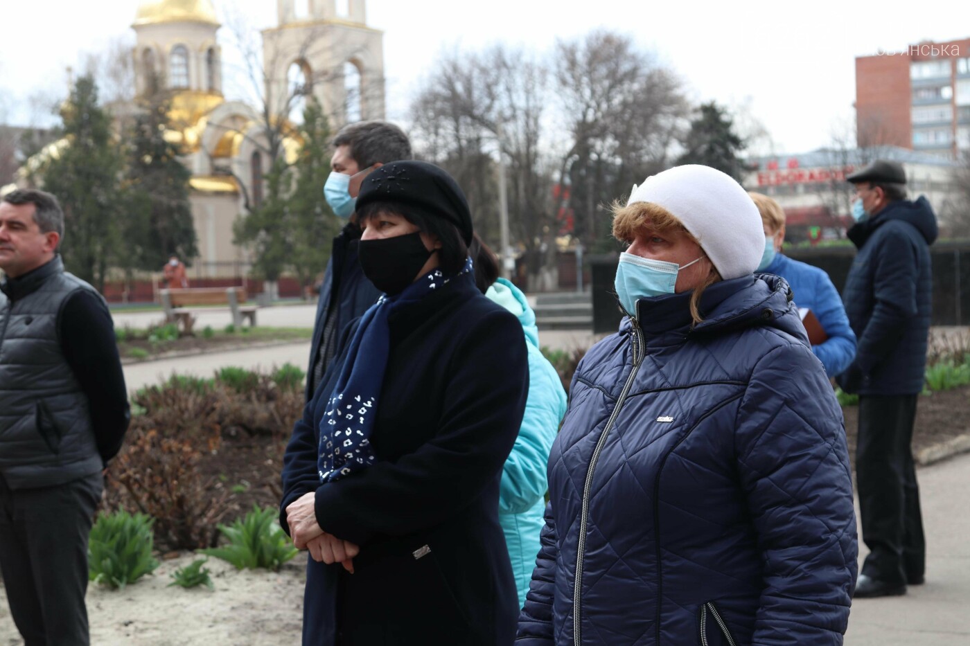 "Ми вчилися жити самі". У Слов’янську пройшла виставка фото матерів загиблих захисників України, фото-17