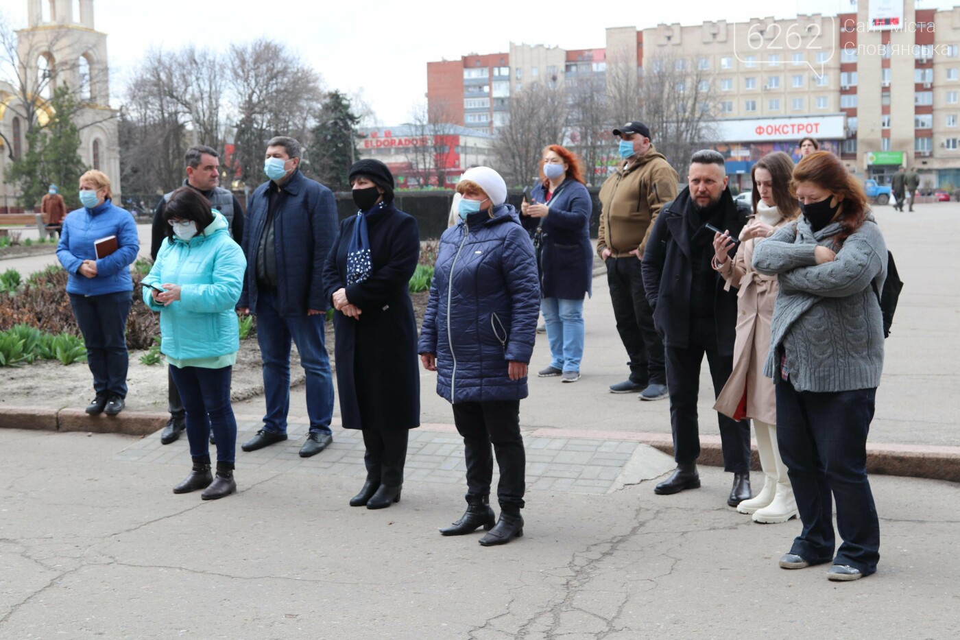 "Ми вчилися жити самі". У Слов’янську пройшла виставка фото матерів загиблих захисників України, фото-24