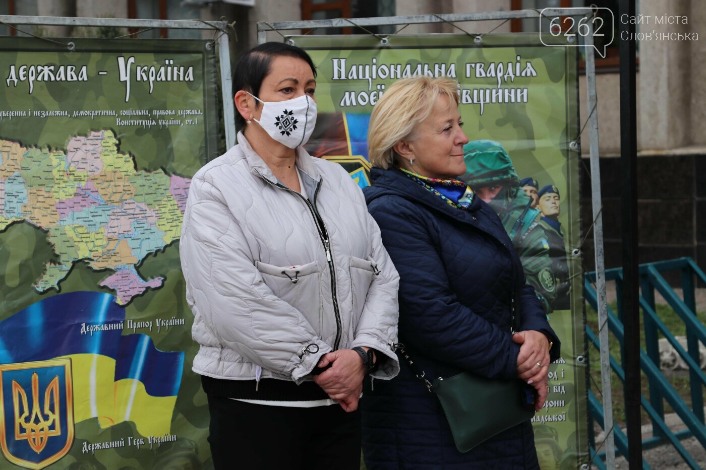 "Ми вчилися жити самі". У Слов’янську пройшла виставка фото матерів загиблих захисників України, фото-28