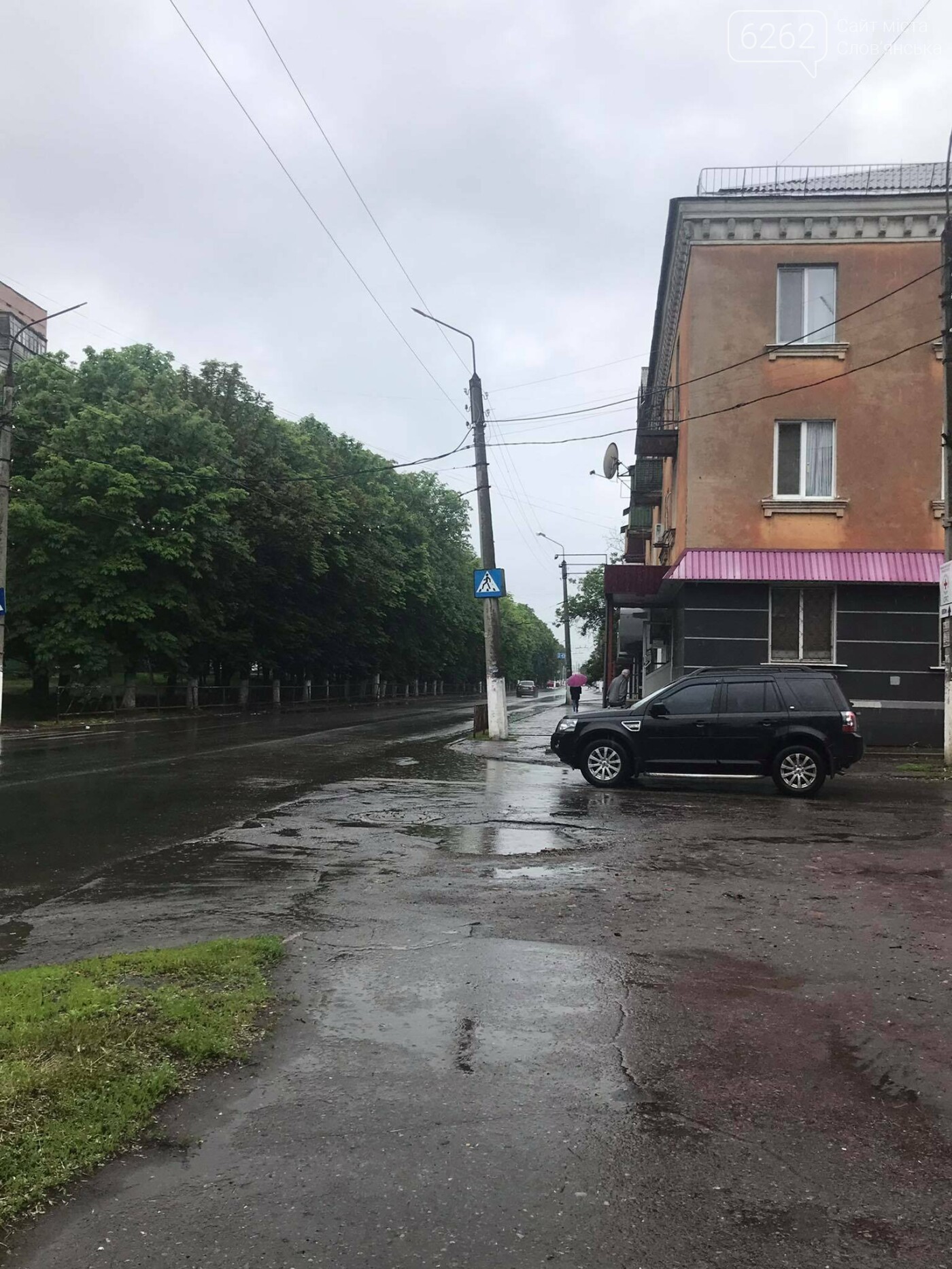 Випливайте на човнах. Дощ у Слов’янську перетворив дороги і тротуари на ріки (фото) , фото-5