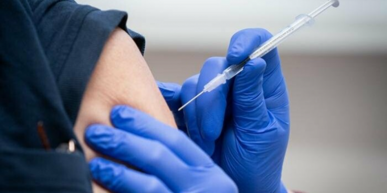 В Україні розпочався другий етап вакцинації проти COVID-19: хто у списку