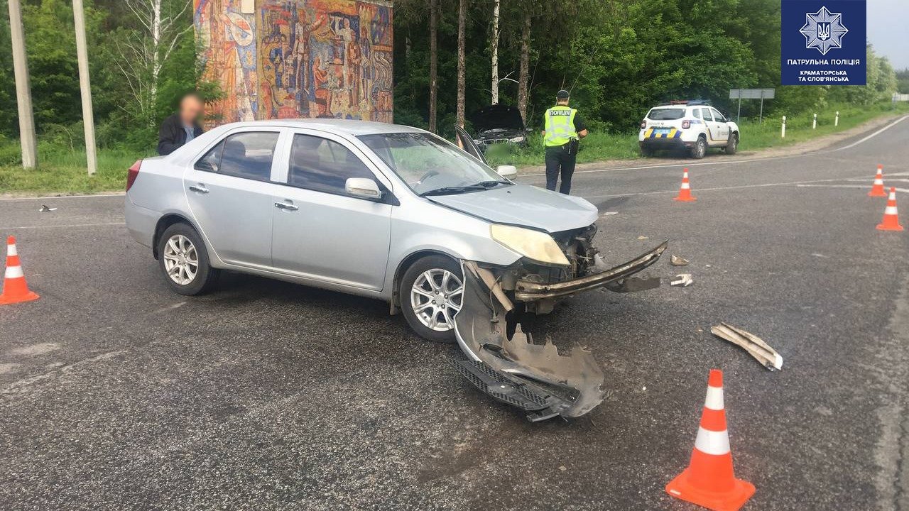 BMW у кюветі, а Geely відірвало передню частину. ДТП під Слов’янськом, фото-4