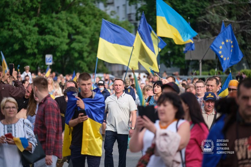 День звільнення у Краматорську відзначили масовою патріотичною ходою (фото), фото-5