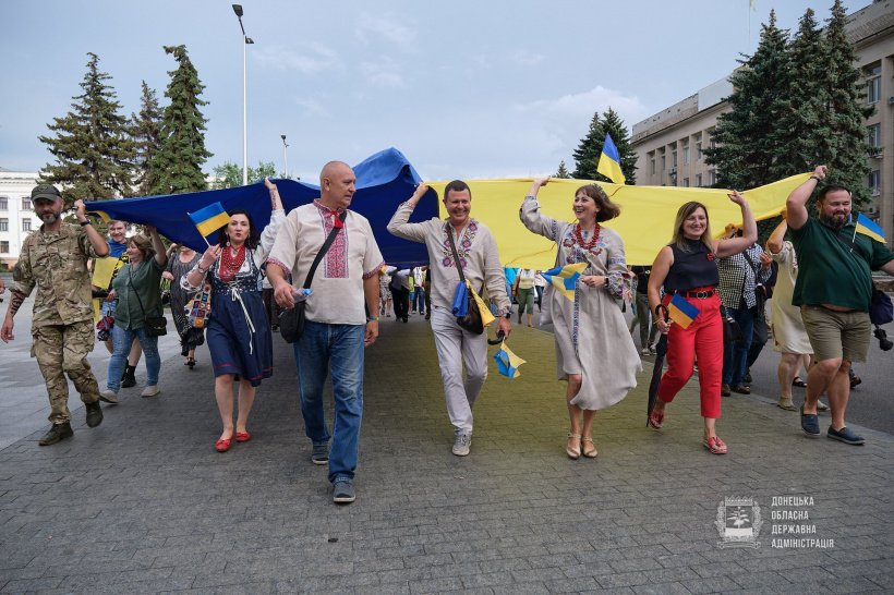 День звільнення у Краматорську відзначили масовою патріотичною ходою (фото), фото-6