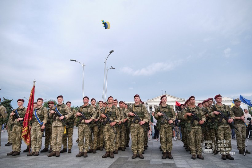 День звільнення у Краматорську відзначили масовою патріотичною ходою (фото), фото-7