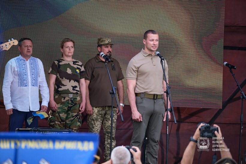 День звільнення у Краматорську відзначили масовою патріотичною ходою (фото), фото-8