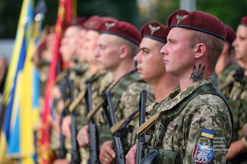 День звільнення у Краматорську відзначили масовою патріотичною ходою (фото), фото-10