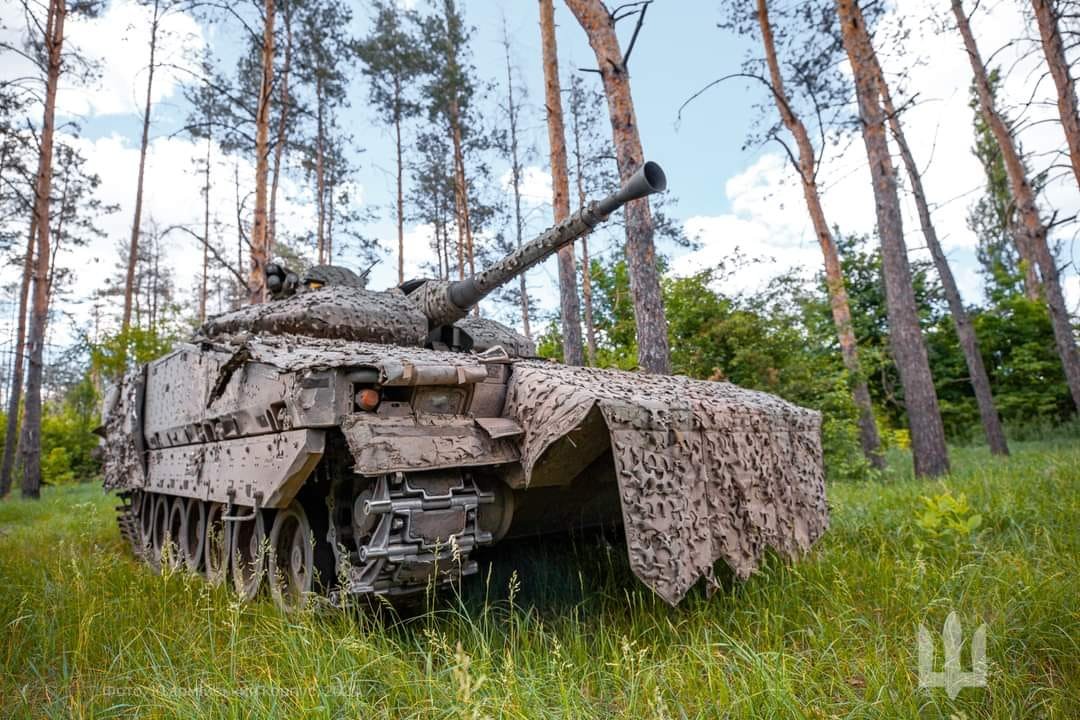 Український танк у засідці