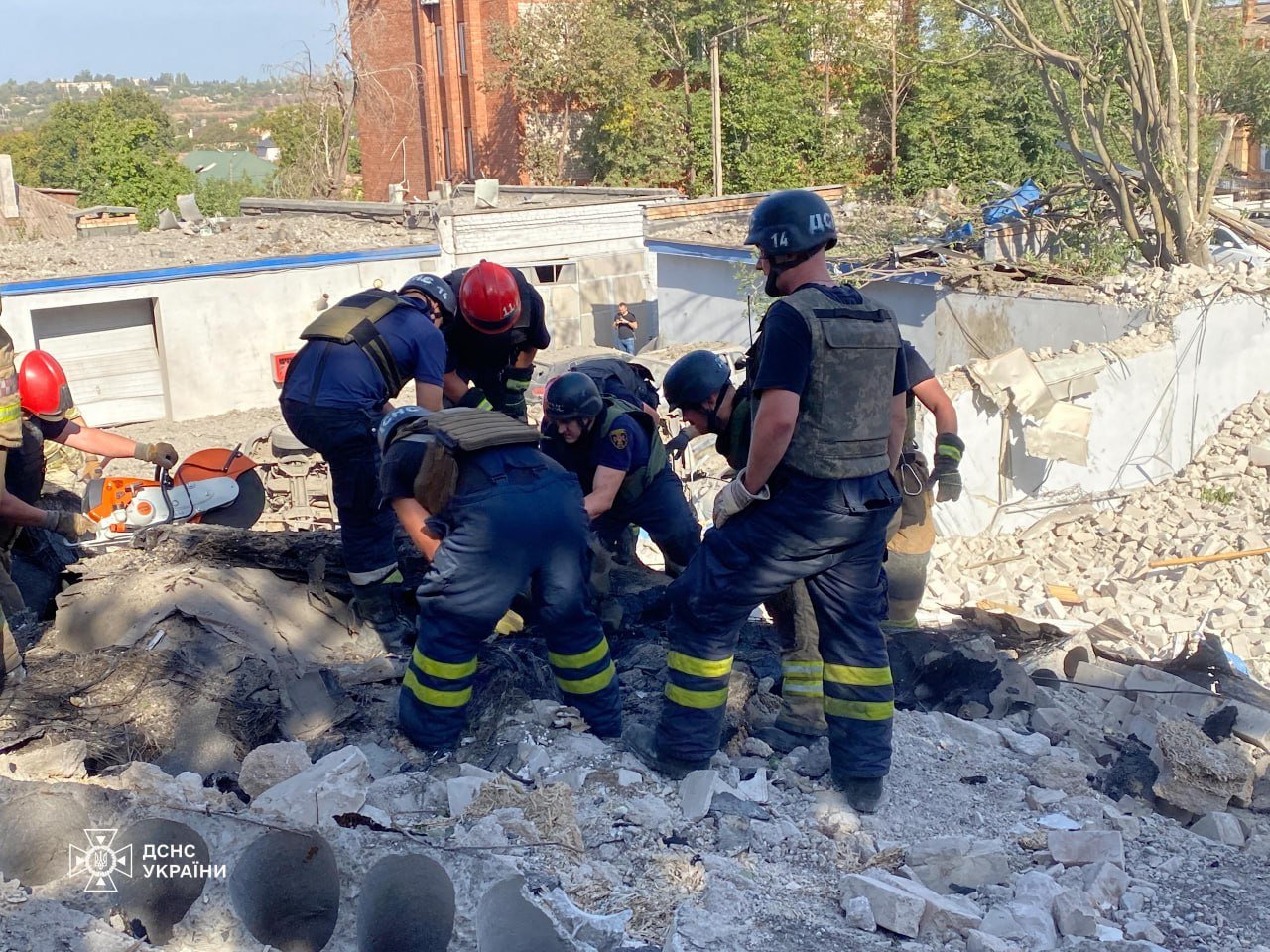 Рятувальники розбирають завали у Кривому Розі