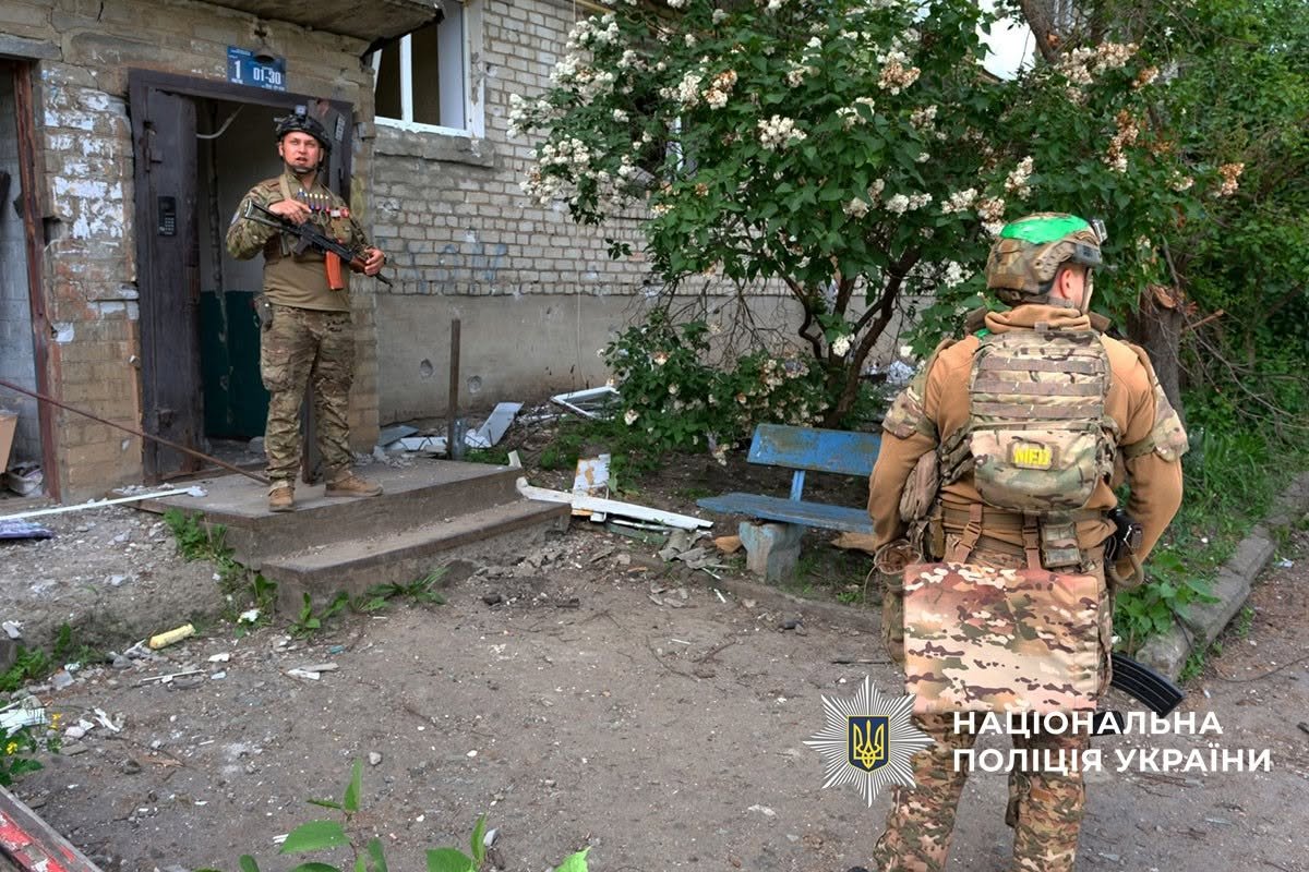 Поліція Донеччини, Поліцейські екіпажу «Білий Янгол» у Миколаївці Поліцейські екіпажу «Білий Янгол» у Миколаївці