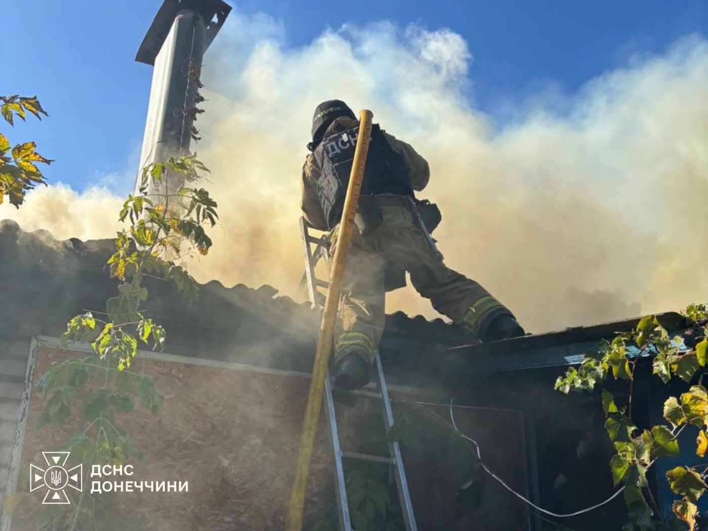 Ліквідація пожежі яка виникла після обстрілу