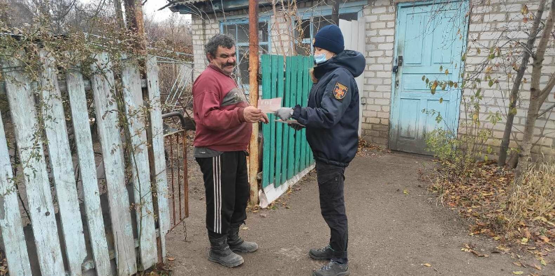 Рятувальники Слов’янська  проводять агітаційно-роз’яснювальні бесіди 