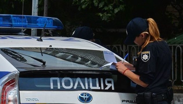 Витягли з авто та надягнули кайданки. Поліцейським Лиману загрожує до 8 років за ґратами