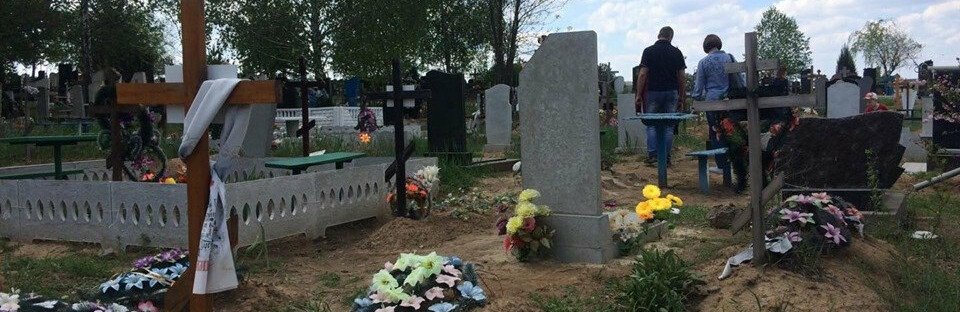 Коли після Великодня йдуть на кладовище поминати родичів